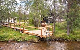 Wilderness Hotel Muotka&Igloos